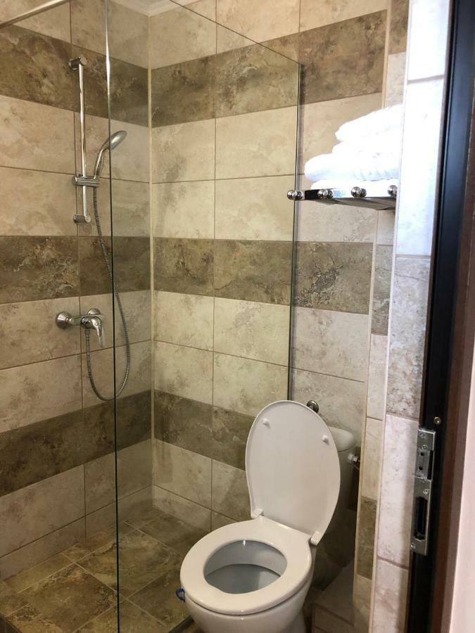 Eden Blue Hotel Костинещи Екстериор снимка