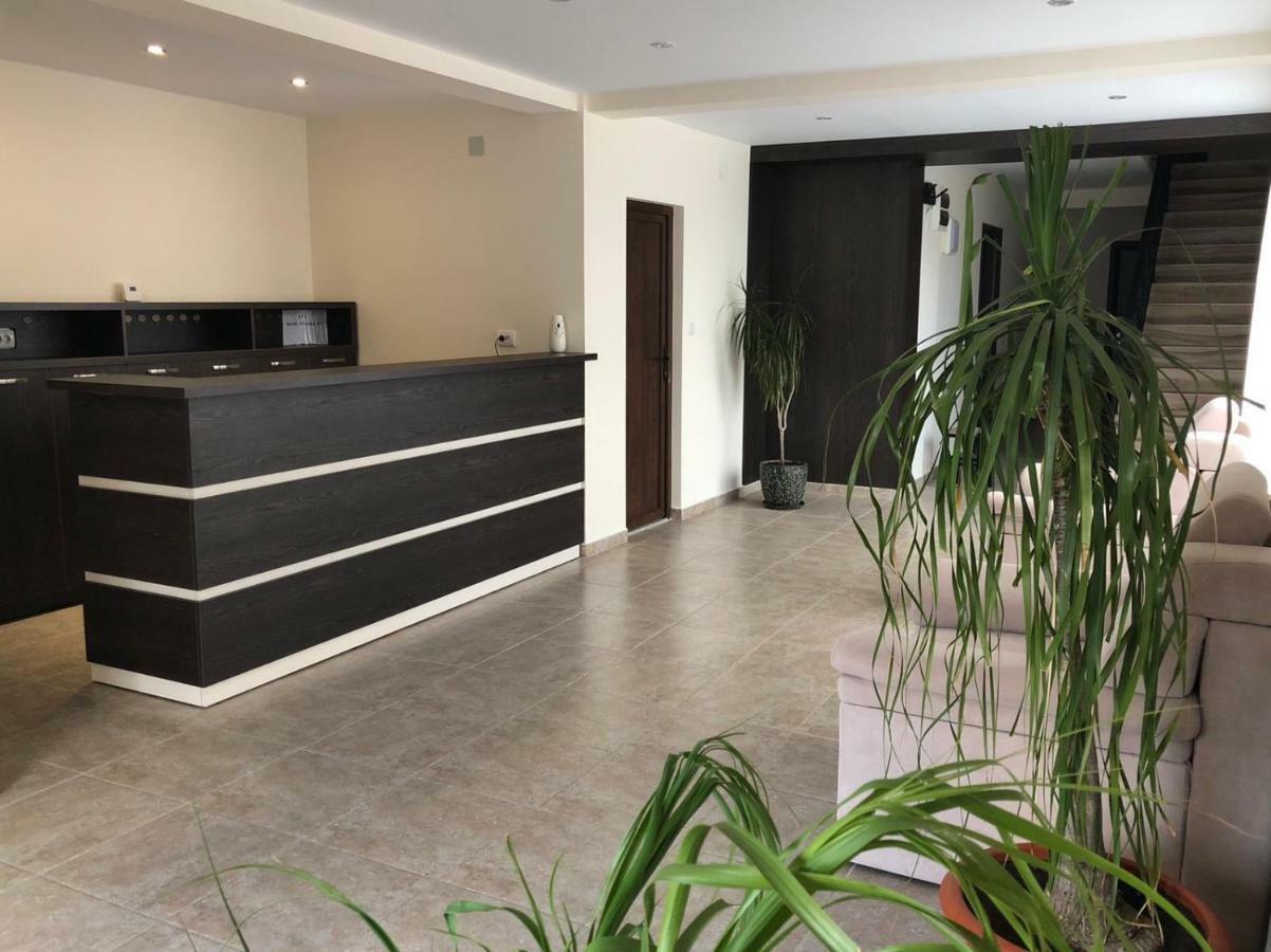 Eden Blue Hotel Костинещи Екстериор снимка