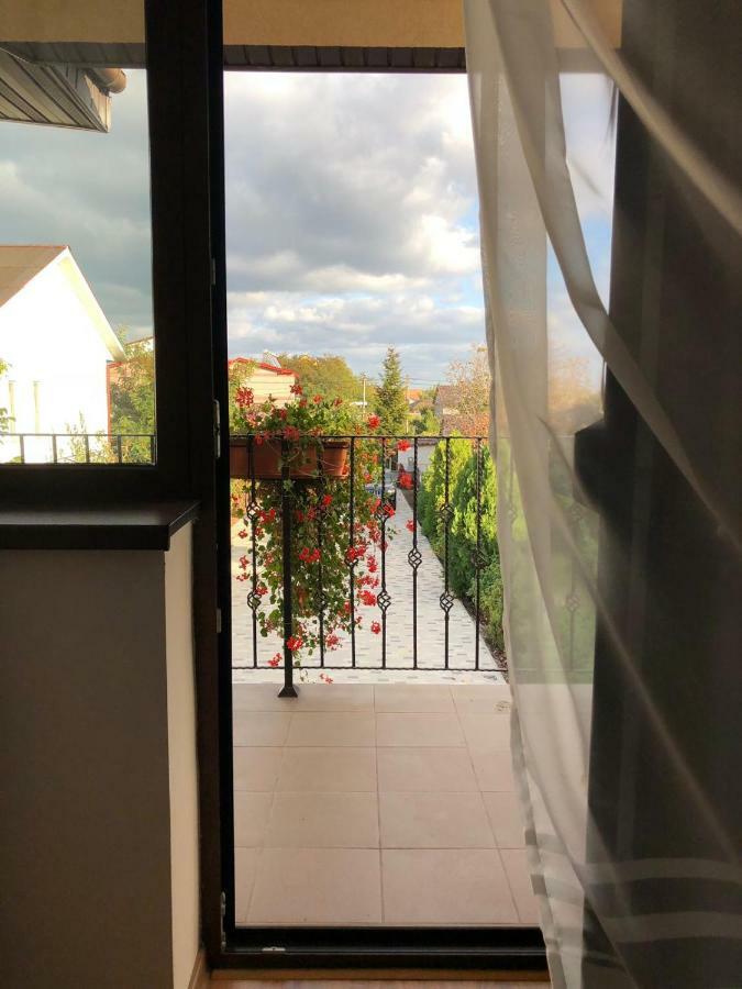Eden Blue Hotel Костинещи Екстериор снимка
