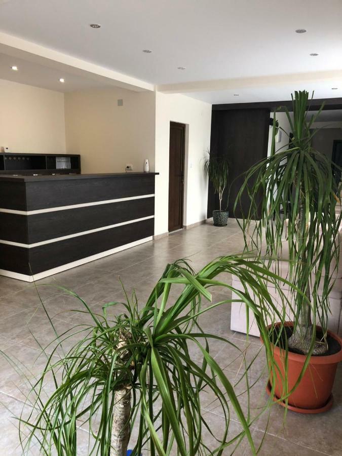 Eden Blue Hotel Костинещи Екстериор снимка